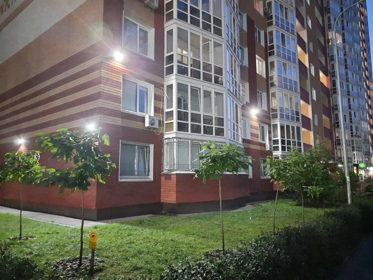 Студия На Бориса Гмыри 12Б Apartment Kiev Luaran gambar