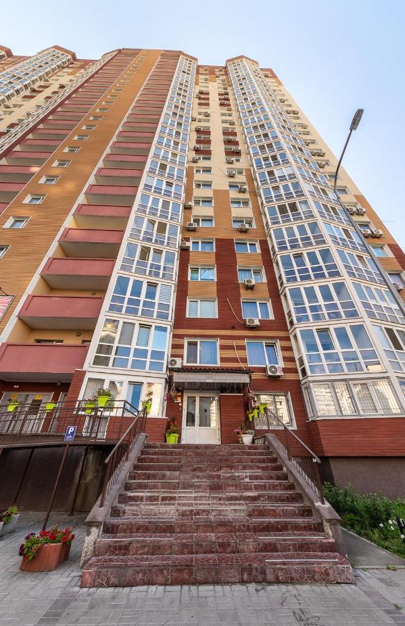 Студия На Бориса Гмыри 12Б Apartment Kiev Luaran gambar